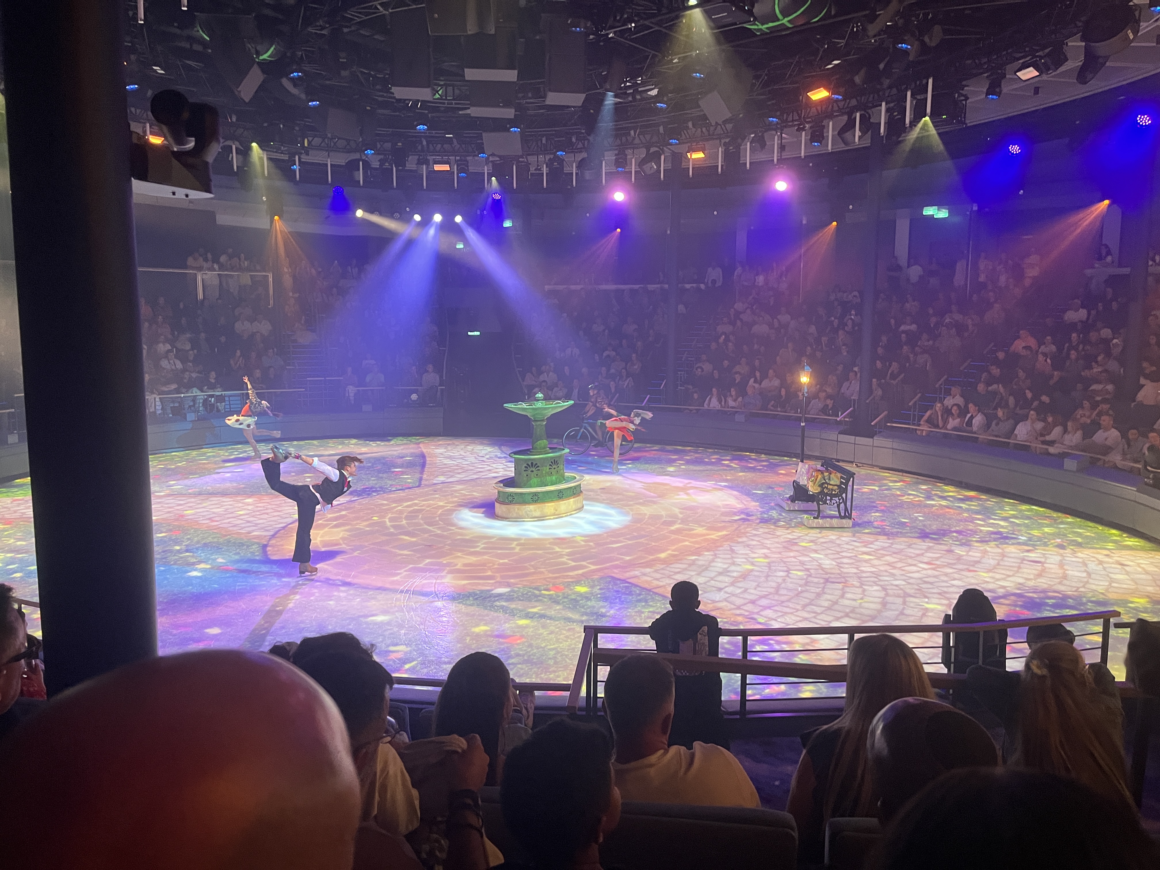 Absolute Zero Icerink: Eislauf-Show Fusion auf Legend of the Seas